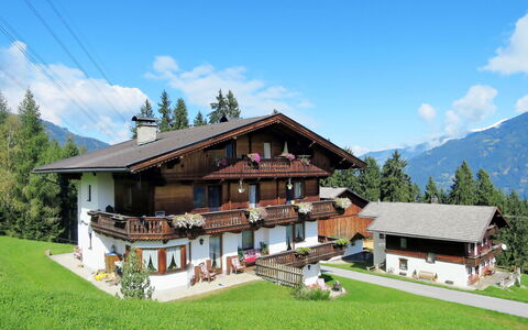 Kaltenbach 626: Ciel, Nuage, Plante, Bâtiment, Montagne, Arbre, Fenêtre, Paysage Naturel, Lot Terre, Maison