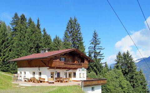 Kaltenbach 627: Ciel, Plante, Nuage, Bâtiment, Fenêtre, Arbre, Maison, Pente, Mélèze, Lot Terre