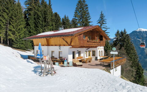 Kaltenbach 627: Ciel, Neige, Propriété, Arbre, Montagne, Fenêtre, Pente, Maison, Bâtiment, Plante