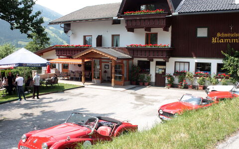 Zell am Ziller 615: Bâtiment, Plante, Roue, Véhicule, Propriété, Voiture, Fenêtre, Ciel