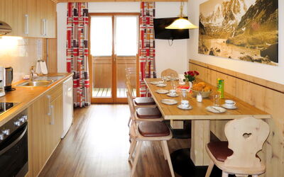 Klammlhof 615.2: Pièce, Comptoir, Meubles, Design Intérieur, Propriété, Cuisine, Sol, Salle À Manger, Bâtiment, Parquet