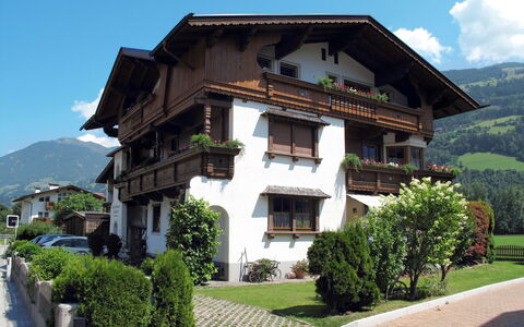 Landhaus Martin: Propriété, Maison, Bâtiment, Architecture, Immobilier, Domicile, Chaîne De Montagnes, Montagne, Biens, Zone Résidentielle