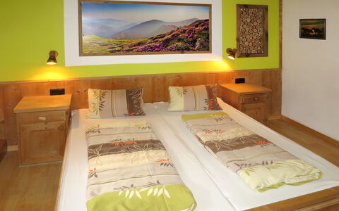 Zell am Ziller 630: Lit, Pièce, Meubles, Chambre, Cadre De Lit, Drap De Lit, Design Intérieur, Matelas, Literie