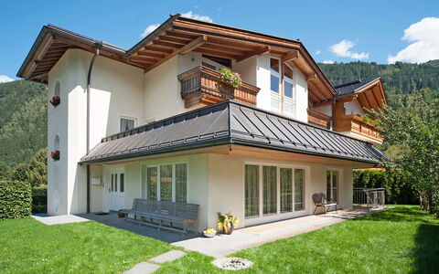 Obetzhofer: Ciel, Plante, Bâtiment, Jour, Propriété, Fenêtre, Arbre, Architecture, Design Urbain, Loisir