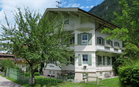 Mayrhofen 686: Maison, Propriété, Domicile, Bâtiment, Zone Résidentielle, Immobilier, Architecture, Chalet, Quartier, Arbre