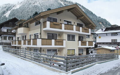 Mayrhofen 687: Ciel, Bâtiment, Propriété, Neige, Fenêtre, Montagne, Nuage, Maison, Pente, Quartier