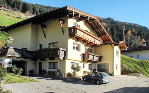 Brugger: Propriété, Maison, Bâtiment, Domicile, Village De Montagne, Immobilier, Village, Architecture, Toit, Quartier