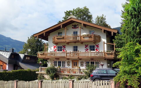 Sonneck: Plante, Ciel, Nuage, Bâtiment, Propriété, Fenêtre, Arbre, Clôture, Maison, Véhicule