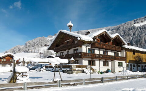 Mayrhofen 709: Nuage, Ciel, Neige, Montagne, Bâtiment, Pente, Fenêtre, Maison, Gelé, Paysage