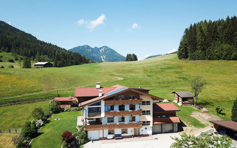 Wildschönau 663: Montagnes Relief, Village De Montagne, Montagne, Paysage Naturel, Station De Montagne, Propriété, Montagnes, Chaîne De Montagnes, Maison, Zone Rurale