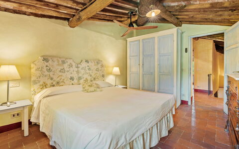 Bottino: Meubles, Mur, Design Intérieur, Sol, Chambre, Lit, Sol, Plafond, Drap De Lit, Pièce