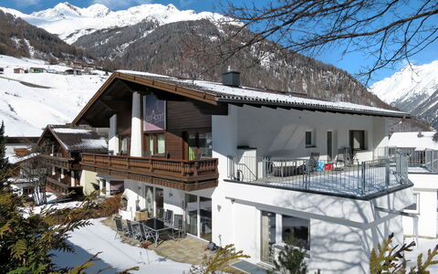Sölden 622: Ciel, Neige, Bâtiment, Montagne, Propriété, Fenêtre, Arbre, Maison, Pente, Nuage