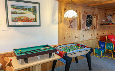 Prutz Kaunertal 658: Table, Meubles, Propriété, Salle De Récréation, Bâtiment, Bois, Tennis De Table Raquette, Design Intérieur, Cadre, Jeux Et Sports D'Intérieur