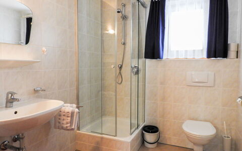 Spiss-Samnaun 603: Propriété, Miroir, Robinet, Évier, Luminaire Plomberie, Salle De Bains, Violet, Bleu, Noir