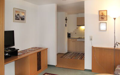 Bergfeld 603.1: Propriété, Meubles, Table, Cadre, Bois, Cabinetry, Confort, Salon, Sol, Sol
