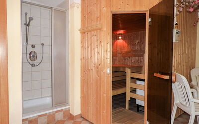 Spiss-Samnaun 603: Propriété, Bois, Chaise, Porte, Bâtiment, Design Intérieur, Tache De Bois, Sol, Mur