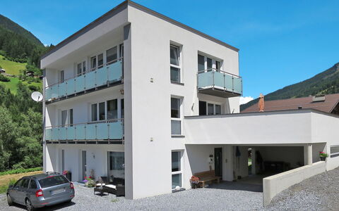 Tschiderer: Ciel, Bâtiment, Propriété, Fenêtre, Voiture, Roue, Architecture, Design Urbain, Véhicule, Condominium