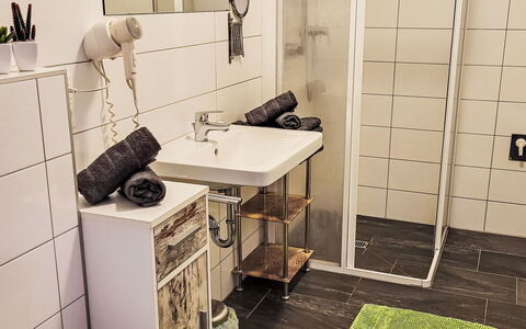 Tschiderer: Sol, Siège De Toilette, Sol, Luminaire Plomberie, Toilette, Design Intérieur, Salle De Bains, Plomberie, Tuile, Robinet