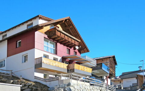 Selina: Propriété, Maison, Bâtiment, Quartier, Architecture, Ville, Zone Résidentielle, Toit, Ciel, Immobilier