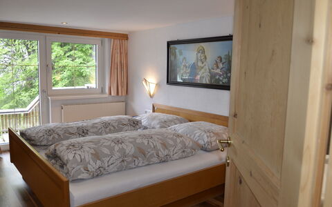 Selina: Meubles, Propriété, Fenêtre, Confort, Cadre, Bois, Design Intérieur, Cadre De Lit, Cabinetry, Sol