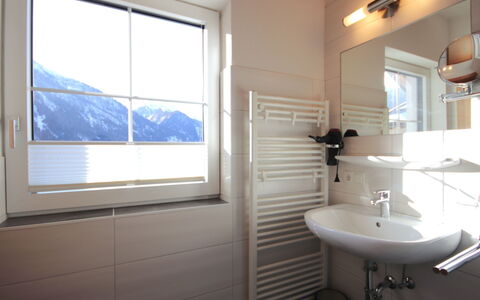 Bergblick: Design Intérieur, Sol, Plafond, Pièce, Verre, Couvre-Fenêtres, Traitement De Fenetre, Daylighting, Chaise, Dur