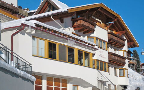 Silvia: Propriété, Bâtiment, Maison, Immobilier, Domicile, Architecture, Zone Résidentielle, Appartement, Balcon, Façade