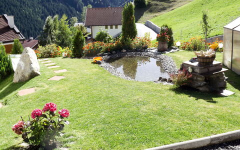 Apart Birgit: Plante, Bâtiment, Vert, Fenêtre, Botanique, Arbre, L'Eau, Paysage Naturel, Lot Terre, Montagne