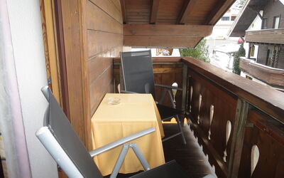 Sankt Anton am Arlberg 607: Bois, Bâtiment, Fenêtre, Dur, Sol, Maison, Contre-Plaqué, Véhicule À Moteur, Pièce
