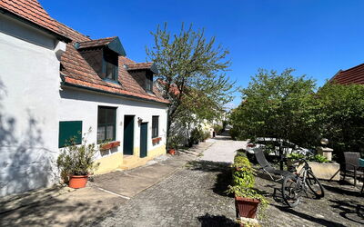 Mörbisch am See 603: Ciel, Plante, Bâtiment, Propriété, Fenêtre, Surface De La Route, Maison, Arbre, Pot De Fleur, Asphalte