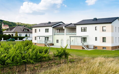 Donnerskirchen 605: Nuage, Ciel, Bâtiment, Jour, Fenêtre, Plante, Maison, Lot Terre, Arbre, Herbe