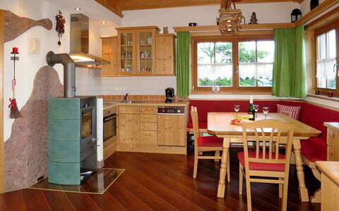 Landhaus Hubner: Pièce, Meubles, Comptoir, Propriété, Bâtiment, Dur, Parquet, Cabinetry, Sol, Cuisine