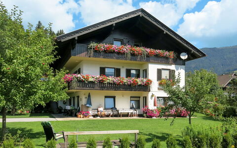 Arriach 606: Nuage, Ciel, Plante, Bâtiment, Propriété, Fenêtre, Arbre, Lot Terre, Herbe, Maison