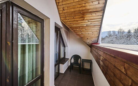 Klondajk: Bâtiment, Bois, Fenêtre, Design Intérieur, Ombre, Sol, Sol, Dur, Immobilier, Tache De Bois