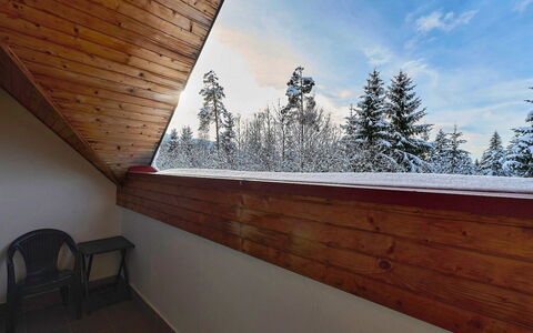 Klondajk: Propriété, Ciel, Nuage, Bois, Design Intérieur, Architecture, Ombre, Arbre, Chaise, Mur