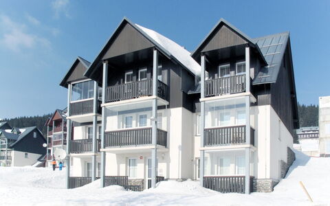 Horni Misecky 602: Ciel, Bâtiment, Fenêtre, Maison, Neige, Pente, Design Urbain, Façade, Toit