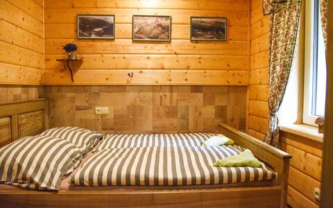 Pec Pod Snezkou 602: Meubles, Chambre, Lit, Pièce, Cadre De Lit, Propriété, Design Intérieur, Drap De Lit, Literie, Bois