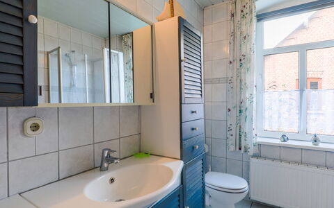Wingst 640: Miroir, Robinet, Luminaire Plomberie, Évier, Propriété, Lavabo, Salle De Bains, Bleu Azur, Violet, Design Intérieur