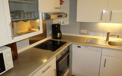 Osterende 663.3: Comptoir, Cabinetry, Propriété, Evier, Meubles, Évier, Cuisine, Appareil De Cuisine, Cuisinière, Bois