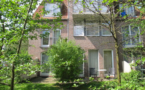Tossens 622: Plante, Bâtiment, Propriété, Fenêtre, Maison, Végétation, Arbre, Herbe, Chalet
