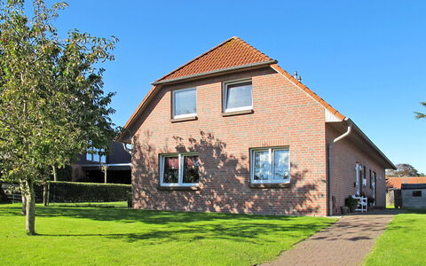 Ferienhaus Sonne: Ciel, Plante, Propriété, Fenêtre, Bâtiment, Lot Terre, Maison, Herbe, Arbre, Bois