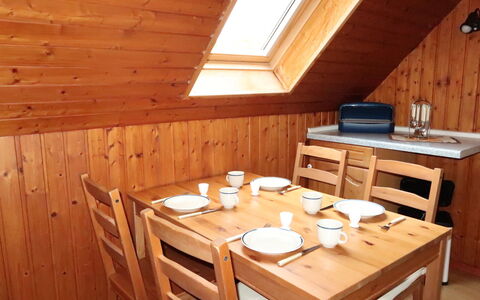 Horumersiel 609: Meubles, Table, Propriété, Chaise, Bois, Éclairage, Design Intérieur, Vaisselle, Bâtiment, Tache De Bois