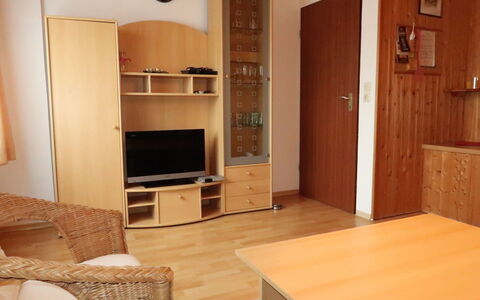 Horumersiel 609: Meubles, Table, Propriété, Cabinetry, Bois, Design Intérieur, Sol, Sol, Confort, Canapé