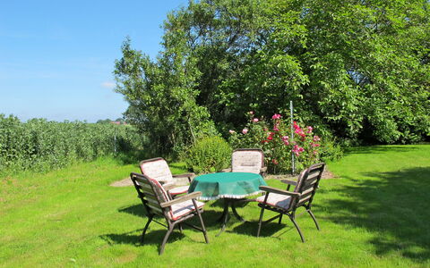 Horumersiel 656: Propriété, Paysage Naturel, Herbe, Jardin, Cour, Pelouse, Immobilier, Arbre, Chalet, Arrière-Cour