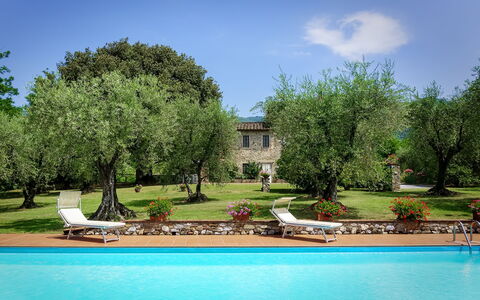 Casa Tonio: L'Eau, Paysage Naturel, Ciel, Piscine, Vert, Propriété, Arbre, Jour, Biens, Domicile