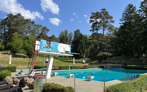 Bad Emstal 601: Plante, L'Eau, Nuage, Ciel, Arbre, Piscine, Ombre, Paysage Naturel, Loisir, Paysage