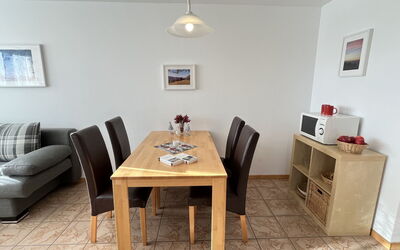 Schwarzwaldblick Ii 625.2: Meubles, Table, Canapé, Bois, Cadre, Salon, Cabinetry, Design Intérieur, Sol, Rectangle