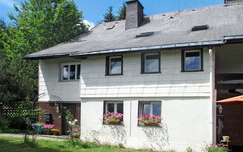 Feldberg 608: Plante, Bâtiment, Propriété, Fleur, Fenêtre, Ciel, Arbre, Maison, Chalet, Herbe