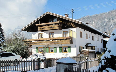 Garmisch-Partenkirchen 627: Ciel, Bâtiment, Neige, Propriété, Fenêtre, Nuage, Montagne, Clôture, Maison, Arbre