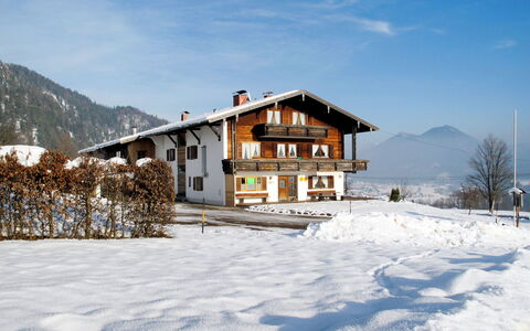 Widhölzl: Ciel, Nuage, Neige, Montagne, Bâtiment, Fenêtre, Pente, Arbre, Maison, Gelé
