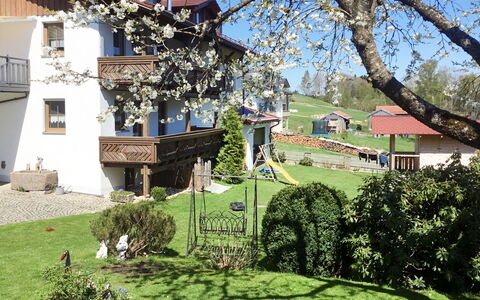 Kühbeck: Propriété, Arbre, Maison, Domicile, Bâtiment, Architecture, Zone Résidentielle, Printemps, Immobilier, Suppression Des Plantes Ligneuses